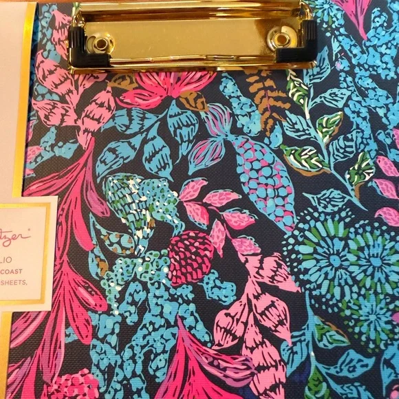 Lilly Pulitzer Clipboard Folio with Notepad - Picture 3 of 6
